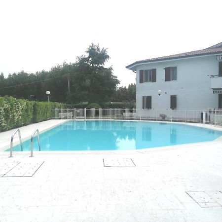 Appartamento A Peschiera Del Garda Con Piscina Extérieur photo