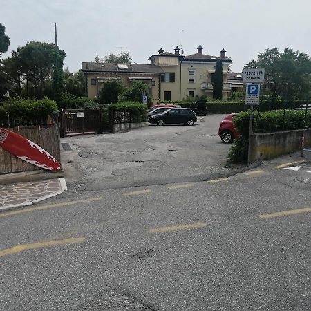 Appartamento A Peschiera Del Garda Con Piscina Extérieur photo