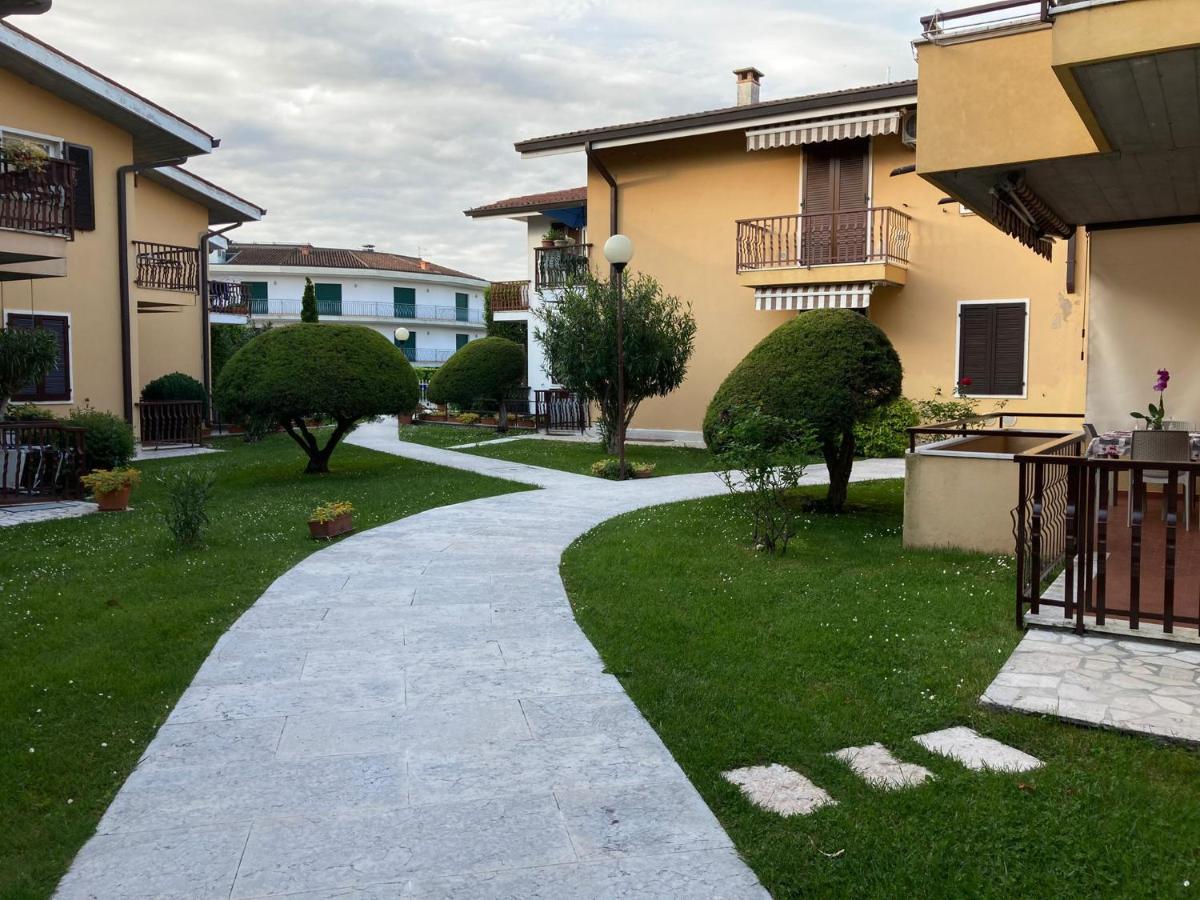 Appartamento A Peschiera Del Garda Con Piscina Extérieur photo