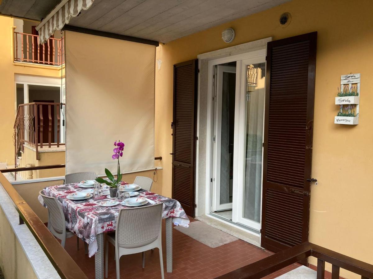 Appartamento A Peschiera Del Garda Con Piscina Extérieur photo