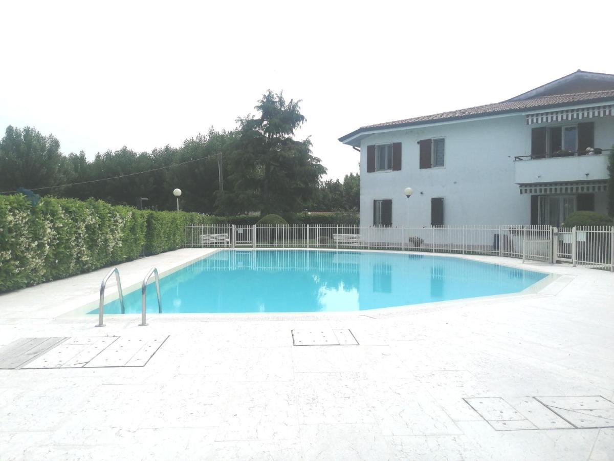 Appartamento A Peschiera Del Garda Con Piscina Extérieur photo