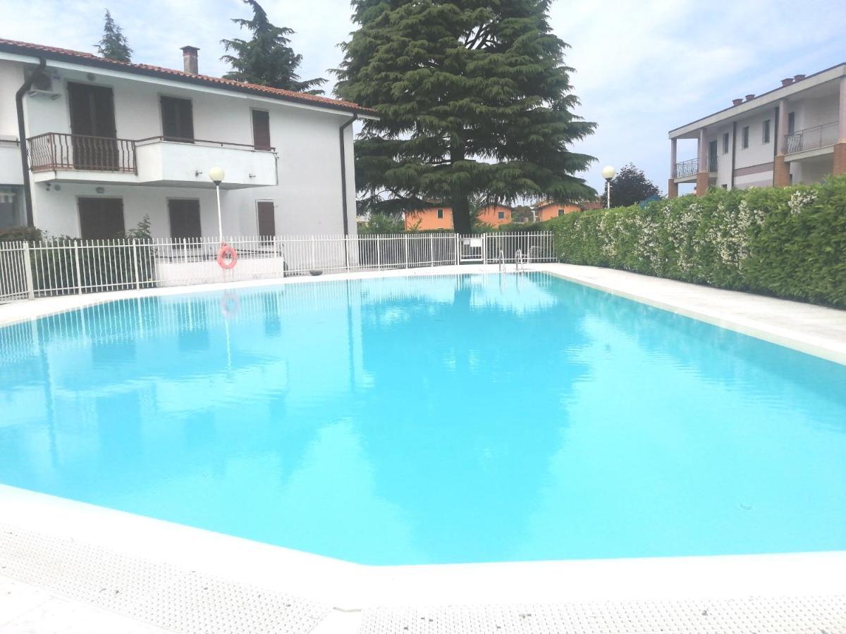 Appartamento A Peschiera Del Garda Con Piscina Extérieur photo
